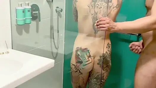 Принимает и дает золотой дождь плюс трах