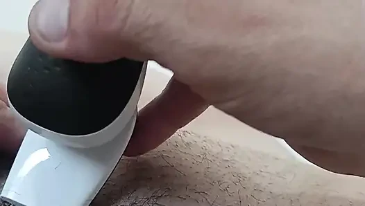 Karımın kıllı amını tıraş ediyorum