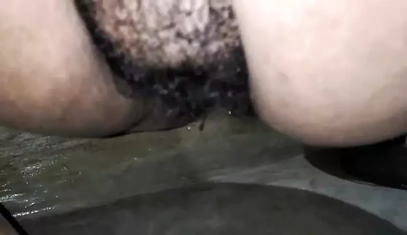 Dustu pissing