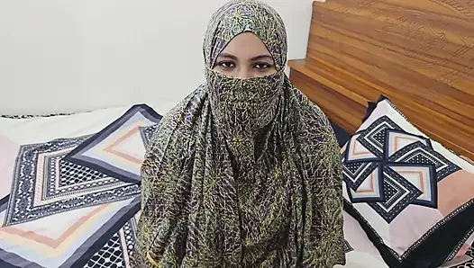 Aku mergokin istri tuannya lagi sendirian dan ngentot dia habis-habisan. bagian 01