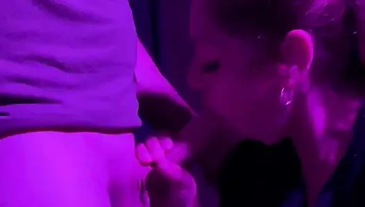 Istri pelacur amatir dan orang asing