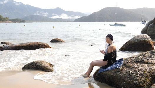 Hete Latijnse amateur uit Brazilië, Luara Amaral, opgepikt op het strand voor seks