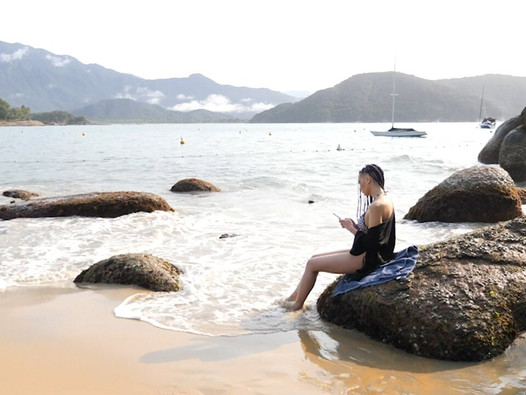 Calda amatoriale latina dal brasile Luara Amaral rimorchiata sulla spiaggia per fare sesso