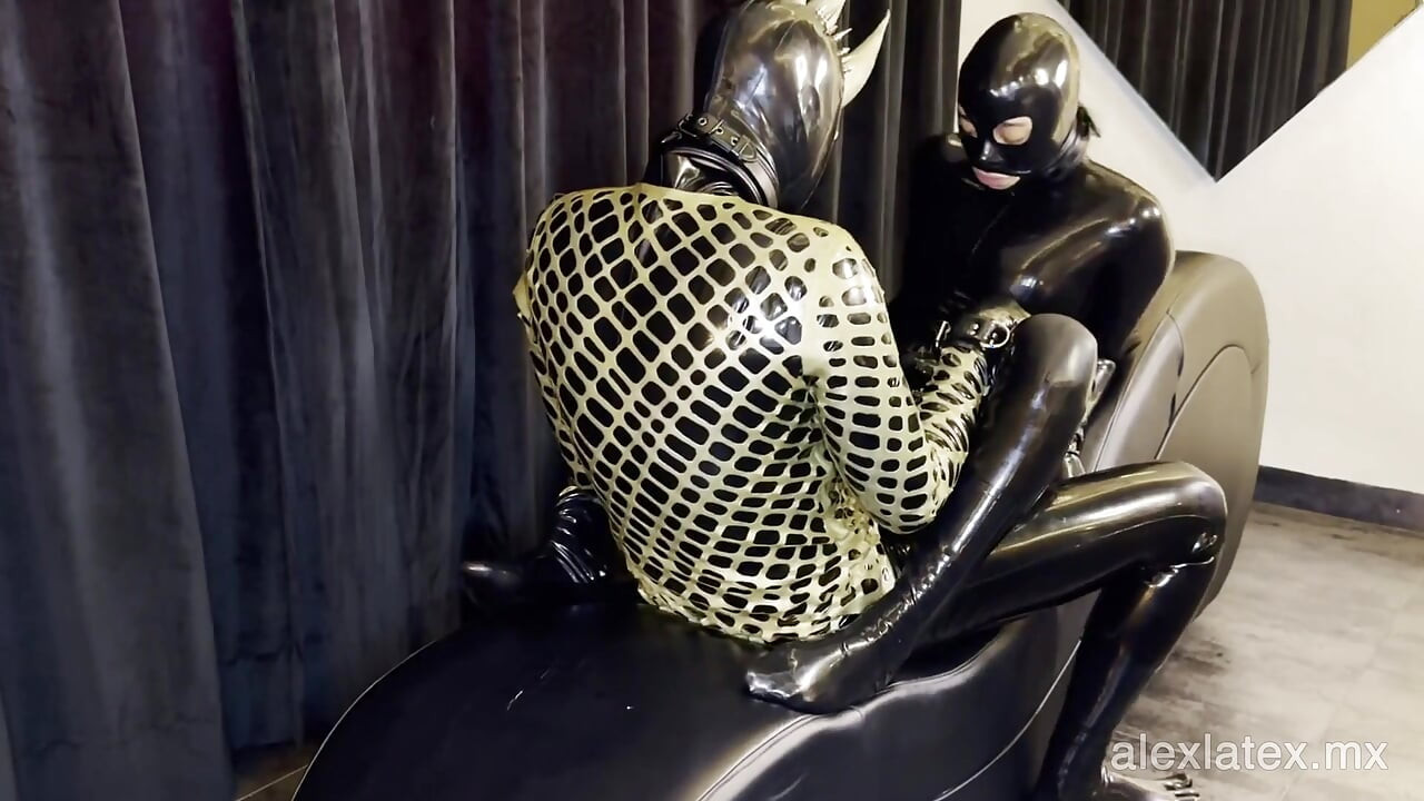 Được sử dụng cho niềm vui - Alex Latex