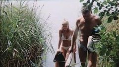 Slomo-Film, der Titten unter den Titten hüpft