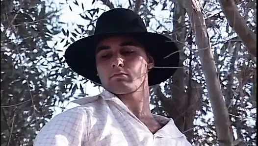 Трах на улице с красивой милфой, камшот в рот от большого члена