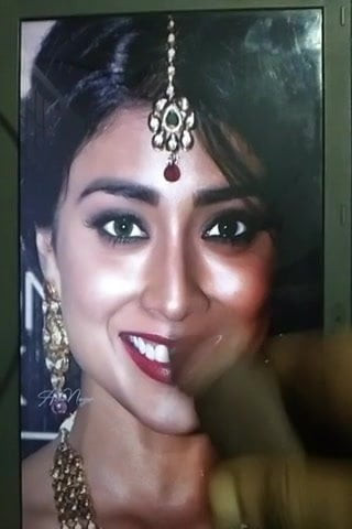 Penghormatan zakar zakar yang menyeronokkan pelakon Bollywood Shreya Saran