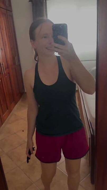 Esa cosita negra hace que mi coño gotee