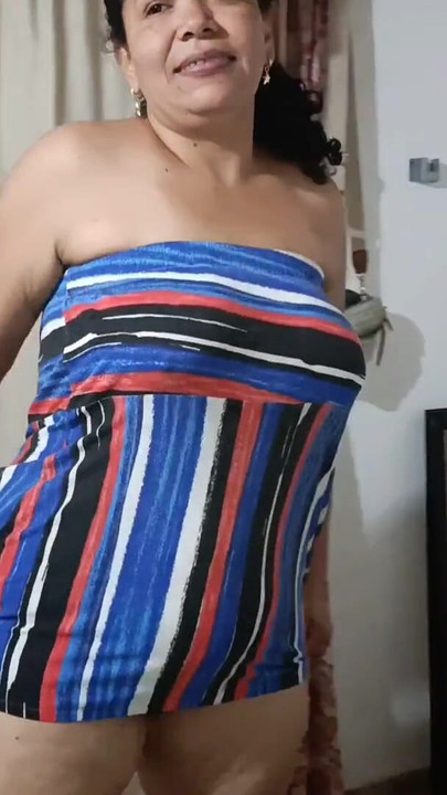 MILF s velikom guzicom otkazuje dostavljača uz odlično pušenje i žestoki seks | Isječak 1