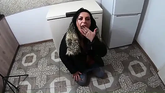 Döl boyama delisi ve sert sikiş yüz sikişi, anal parmaklama ve dağınık bitirmek