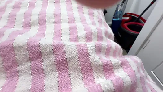 Глупая мачеха застряла в стиральной машине, чтобы освободить