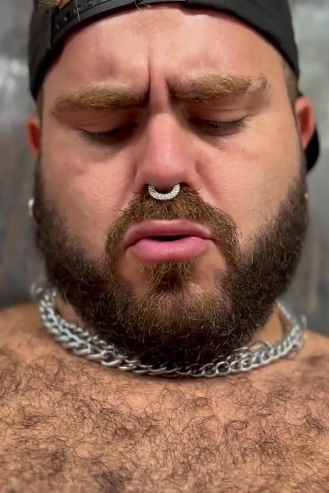 Muscle Cub Fucks His Bears