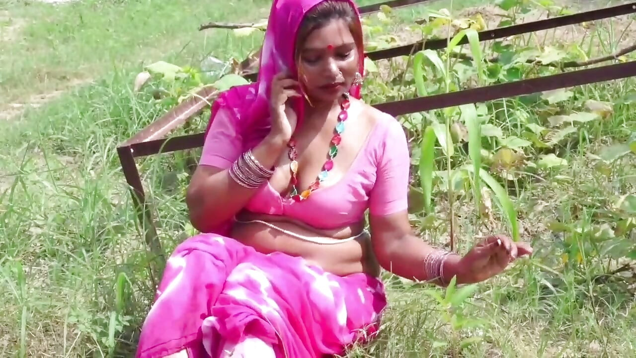 M-am dus la casa indiencei Bhabhi când fratele nu este acasă și m-am bucurat mult cu minunata mea indiancă bhabhi, videoclip viral hindi complet