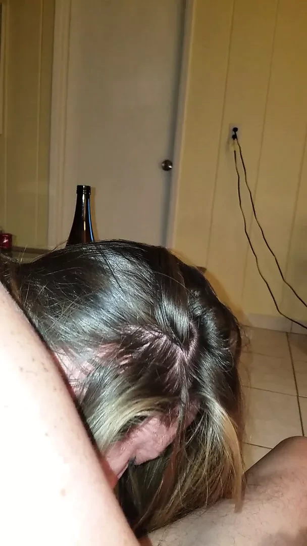 A real amateur housewife deep throating big white cock