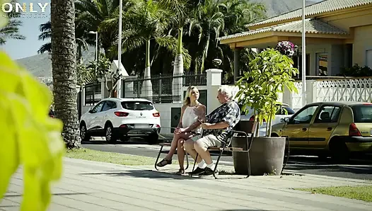 Voluptuous blonde Mary Monroe awesome sex with the rich guy