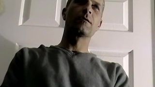 Dick wanking amateur shows that he is not camera shy