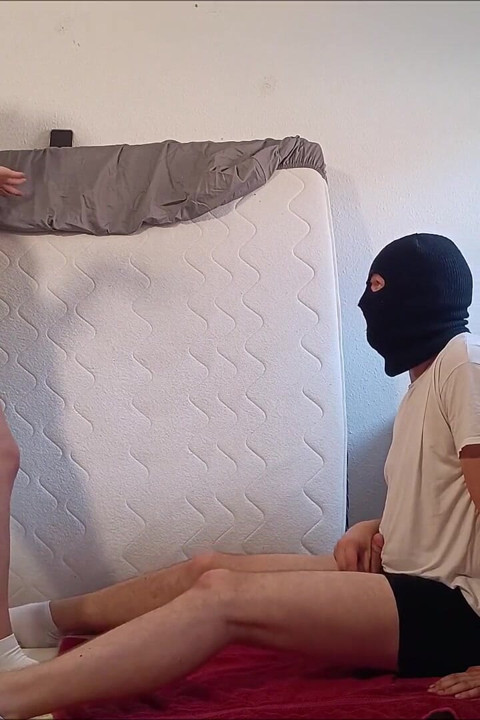 Hard Ballbusting While Sitting Until I Come