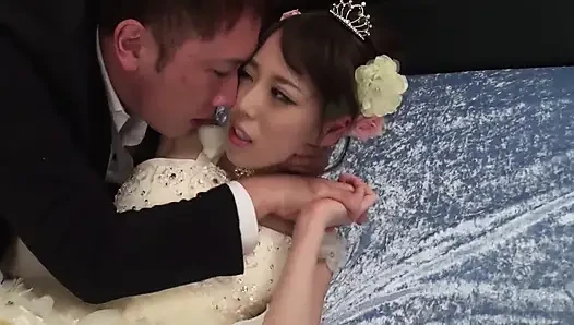 Ateşli japonlar sahne 2_sexy tıraşlı amcıklı ince Japon kadın dölleniyor