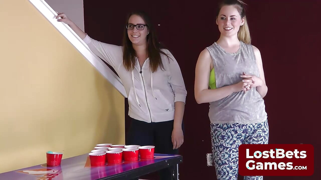 Μια τολμηρή κίνηση Strip Air Pong κάνει το σουτ ενός αντιπάλου να πάει άγρια