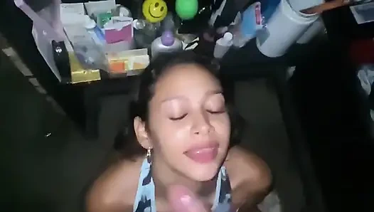 Nachdem ich Motorrad gefahren bin, fahre ich und bekomme die Milch daraus