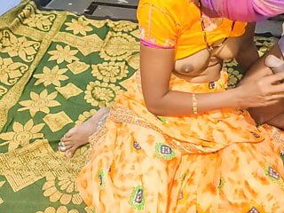 Пара занимается полуночным сексом в индийской деревне