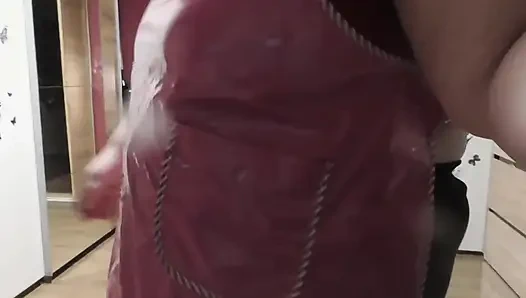 Di celemek karet saya meratakan sandal