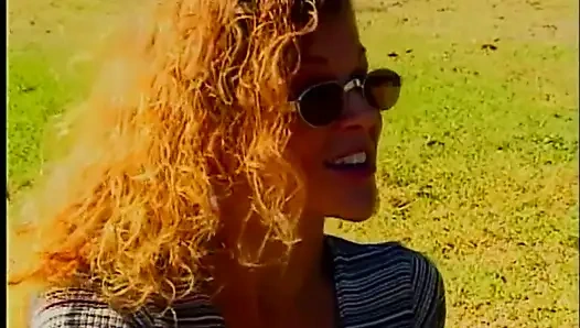 Pantat foursome hitam dan putih menjilati memek dalam posisi 69