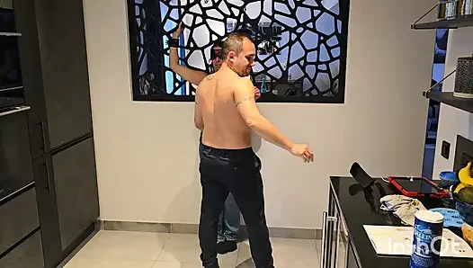 Dientot dan diikat di layar dapur