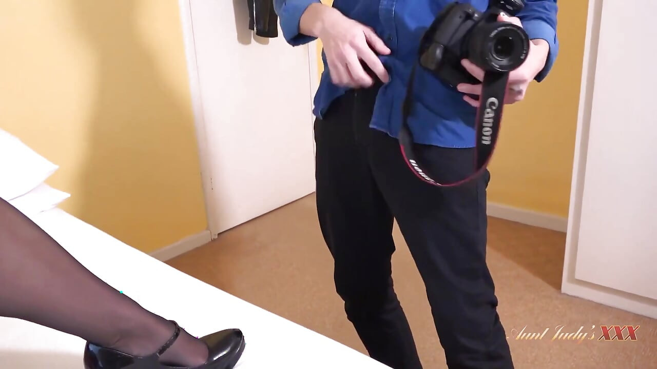 AuntJudysXXX - 豊満な英国のMilfキーラがカメラマンとセックス