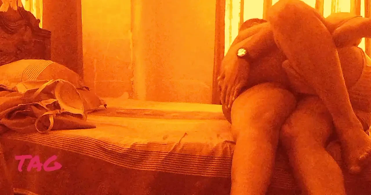 لطالما انجذبت صديقة ساخنة ببزاز كبيرة إلى زب صديقها الكبير.