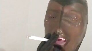Máscara de látex fumando fetiche solo