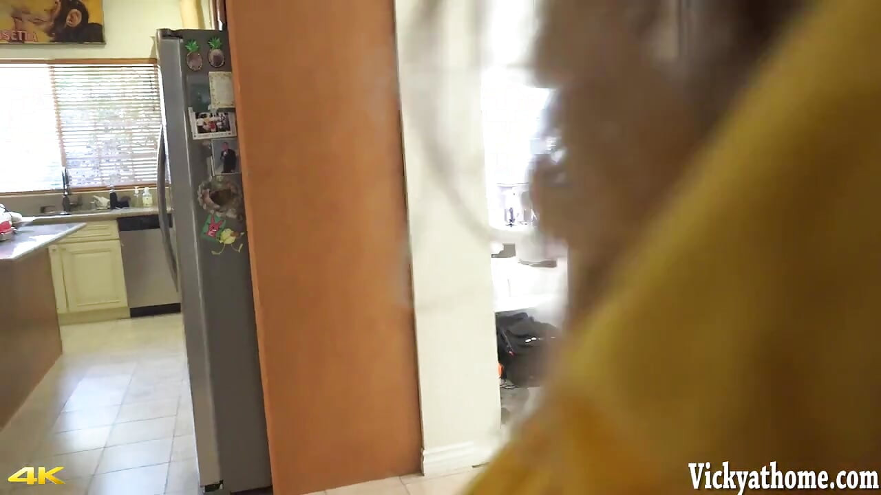 Vicky Vette and Payton Preslee are pussy loving roomates