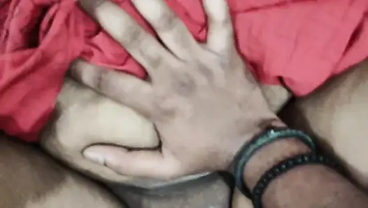 Индийская мачеха дези Kavitha соблазнила пасынка, пока папа на работе