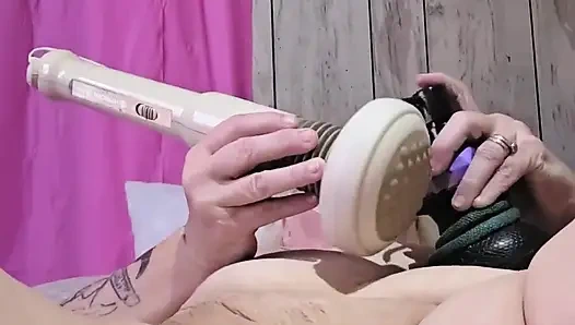 Apa yang terjadi di kamarnya sendirian