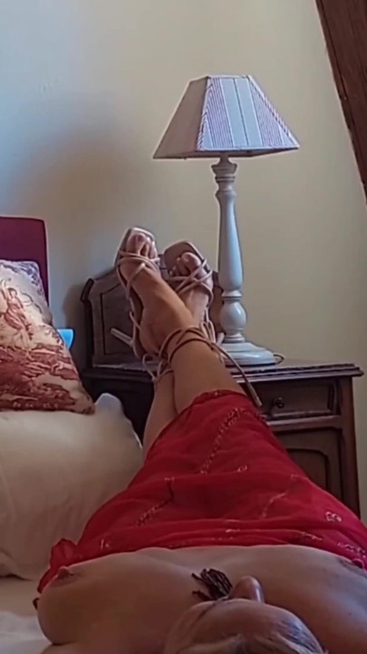 Bed posing in heels and sex