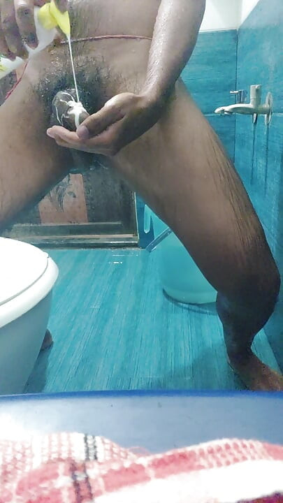bathroom ke andar me hai Amit ka bahan ko yaad kiya Or unka Chhota chhota chheda me