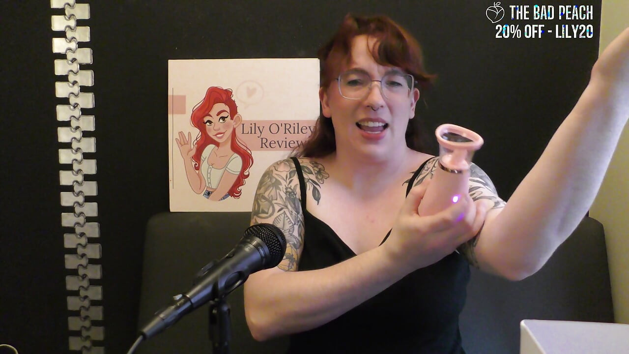 NSFW Review of the Honey Pistil Licking Vibrator From the Bad Peach