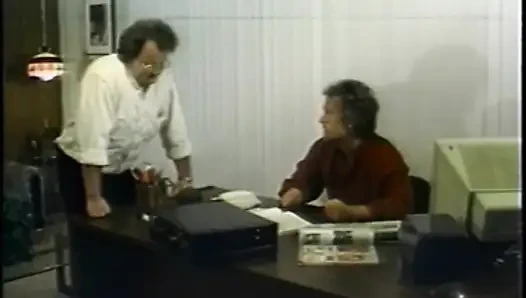 Harika bir kaltak için çıldırıyor!