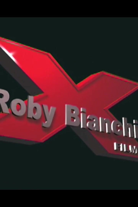 Plavuša bomba u donjem vešu divlja puši i jaše kurac