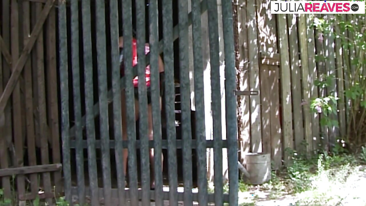 Ficken in latex in einer alten verlassenen ruine