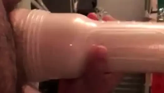 je le branle avec le fleshlight