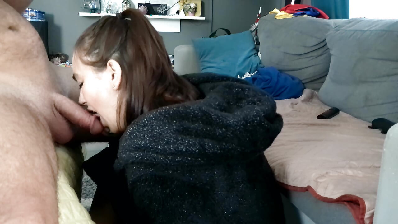 Morning Blowjob and Smoke While Sucking Dick