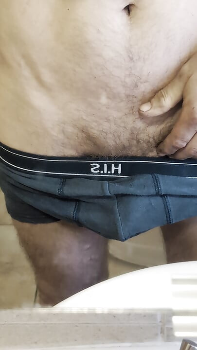 Nog een aftrekbeurt en cumshot voor de meisjes