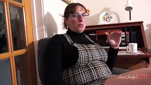 Bibitjudysxxx - bos tante semok 48 tahun ruby cattrall lagi asik nyepong kontolmu di kantor