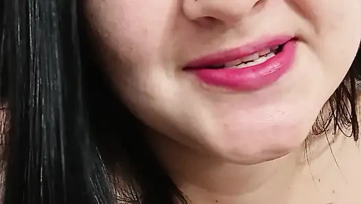 Weiße große Brüste hüpfen