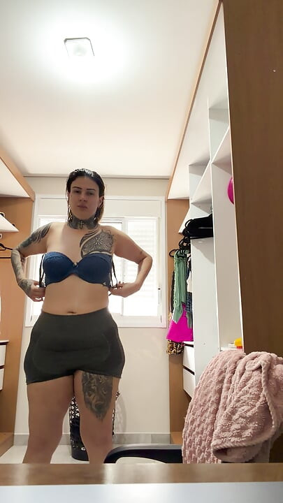Neighbor catches lady dna in her moment of beauty and discovers something shocking