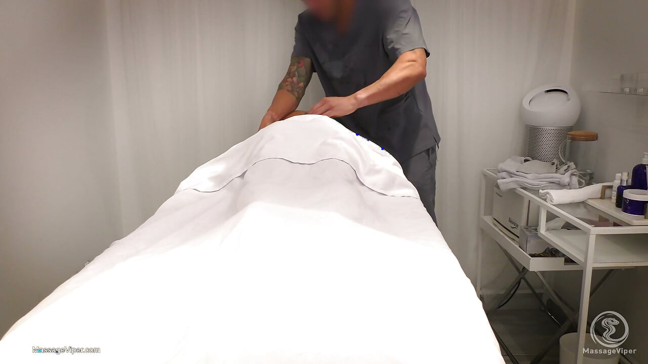 Blonde fitness model fucking her massage therapist