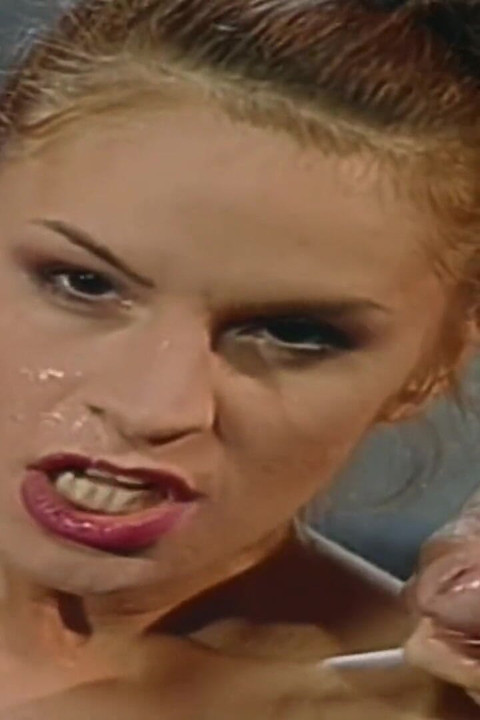 Corno marido recebe sua esposa em dupla penetração