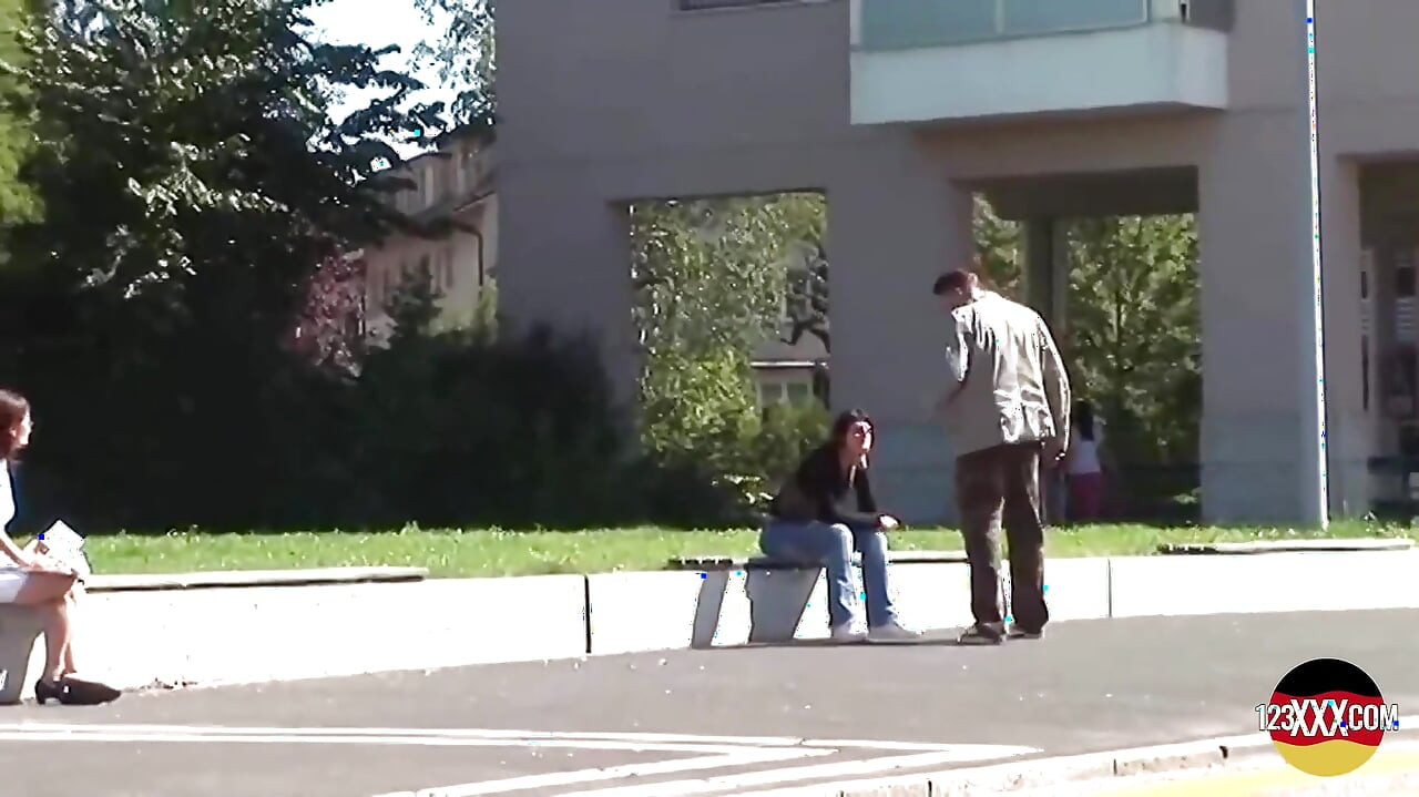 Yaramaz kısa saçlı esmer o kalın yarağı istiyor