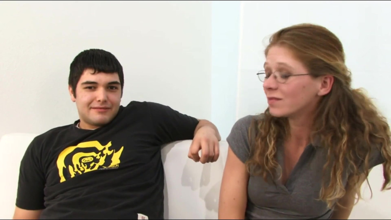 戴绿帽子大黑鸡巴羞辱